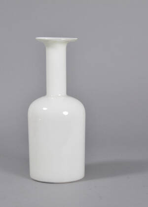 Kastrup Glasværk. Otto Brauer. Vase af hvidt opalglas