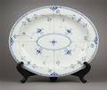 Royal Copenhagen, fad af porcelæn, Musselmalet, halvblonde, nr. 534
