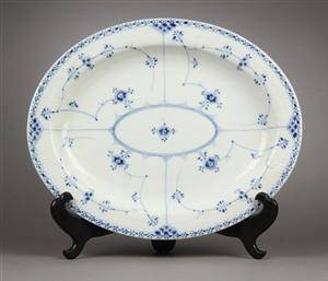 Royal Copenhagen, fad af porcelæn, Musselmalet, halvblonde, nr. 534