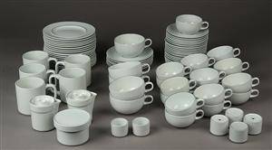 Grethe Meyer for Royal Copenhagen  Aluminia. Blåkant kaffe- teservice af fajance. 1. sort. 81