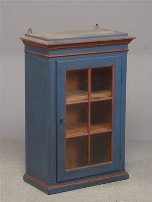 Vitrineskab af bemalet fyrretræ, ca. 1900