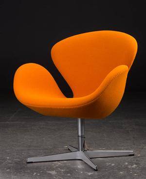 Arne Jacobsen. Lænestol Svanen med returdrej, model 3320