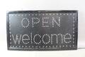 Ljusskylt Open Welcome