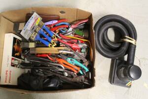 Låda med diverse verktyg