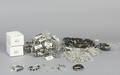 Samling bijouteri bl.a. armbånd  charms ca. 220