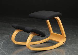 Peter Opsvik, ergonomisk stokkestol af bøgetræ