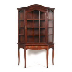 VITRINSKÅP, mahogny, 1900-talets andra hälft.