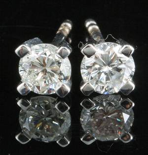 Earrings in 18k set with brilliant cut diamonds 0.60 ct .