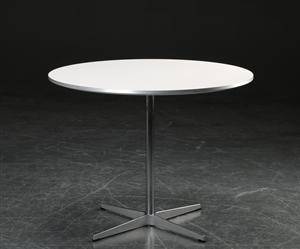 Arne Jacobsen. Cirkulært bord, hvid laminat