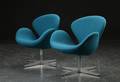 Arne Jacobsen. To lænestole, Svanen, model 3320 2