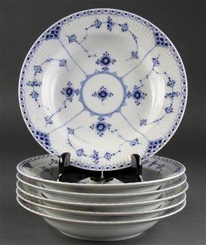 Royal Copenhagen  Kgl. Porcelæn. Musselmalet, halvblonde, seks dybe tallerkener af porcelæn 6