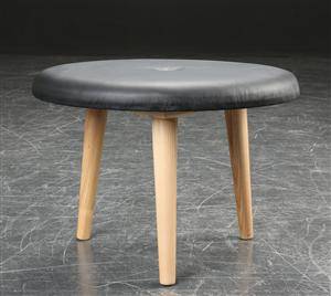 Coph. Skammel af egetræ, læder