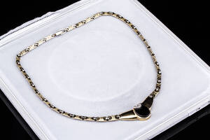 Collier af guld. 