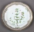 Royal Copenhagen. Middagstallerken af porcelæn, Flora Danica