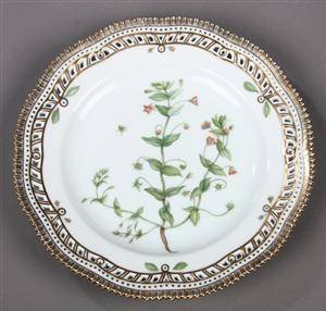 Royal Copenhagen. Middagstallerken af porcelæn, Flora Danica