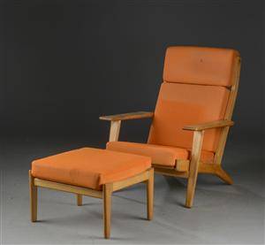 Hans J. Wegner. Lænestol med skammel, model GE-290A 3
