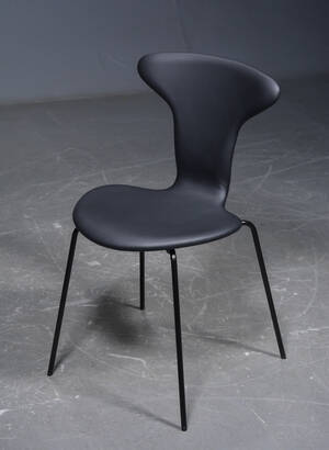 Arne Jacobsen, Munkegaardsstole, sort læder