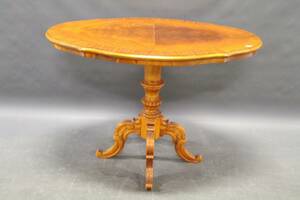 Pelarbord i rokokostil 