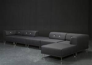 Nomad DOT Large, modul hjørnesofa betrukket mørkegråt møbelstof med læderknapper 