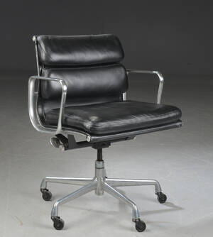 Charles Eames. Soft Pad kontorstol, sort læder 