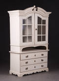 Bemalet todelt vitrineskab, Rokoko stil ca. 1800