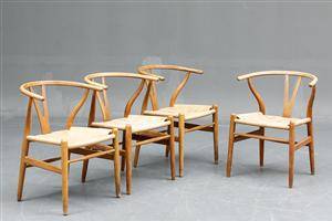 Hans J. Wegner. Et sæt på fire Y-stole af egetræ, model CH-24. 4 