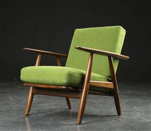 Hans J. Wegner. Lænestol af egetræ, Cigaren, model GE-240 