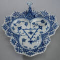 Royal Copenhagen. Helblonde musselmalet fad nr. 1077
