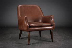 Lounge chair betrukket med brunt læder