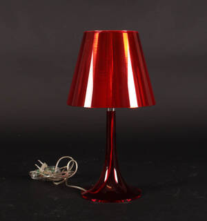 Philippe Starck, rød bordlampe, Miss K. Fremstillet for Flos. 
