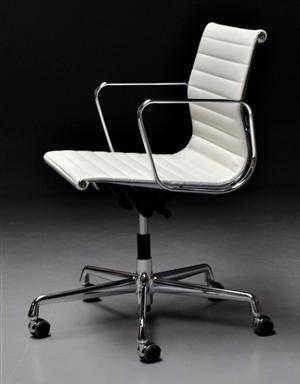Charles Eamaes. Kontorstol, Model EA-117