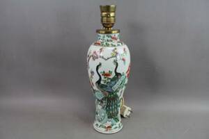 Bordslampa med asiatiskt motiv