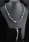 Fresh water pearl and crystal necklace and bracelet 
