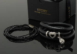 Kranz  Ziegler Story, 2 armbånd med charms