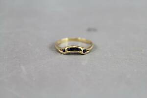Ring i guld 18 k med blå stenar 5 st