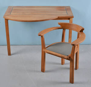 Trip Trap. Skrivebord samt armstol af teak 2