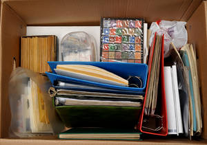 1 stor rodekasse med diverse frimærker