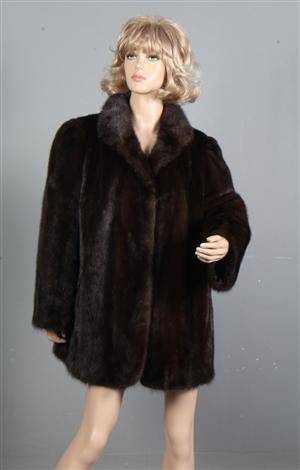 Saga Mink. Pels, mahognifarvet, str. 4042