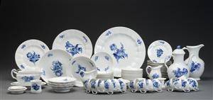 Royal Copenhagen, Samling kaffe- og spisestel Blå blomst 83