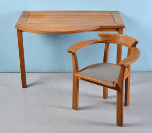 Trip Trap. Skrivebord samt armstol af teak 2