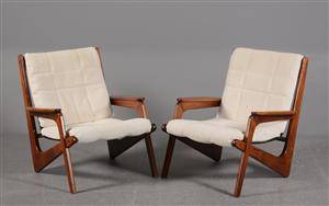 Par lænestole af bejdset træ, 1970erne 2