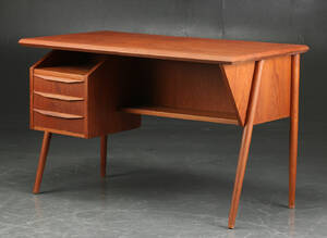 Fritstående skrivebord, teaktræ, 1950erne 