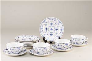 Royal Copenhagen. Musselmalet halvblonde tallerkener og thékopper 15  