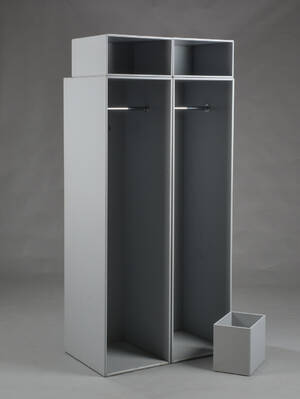 Peter J. Lassen. To Montana garderobemoduler samt tre kassemoduler 5