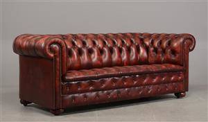 Chesterfield sofa med rødbrunt læder