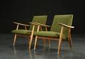 Hans J. Wegner. Par lænestole af teaktræ, model 270 2