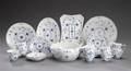 Royal Copenhagen samt Bing  Grøndahl. Samling Musselmalet og halvblonde porcelæn 17
