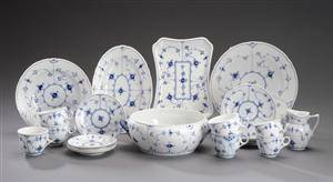 Royal Copenhagen samt Bing Grøndahl. Samling Musselmalet og halvblonde porcelæn 17