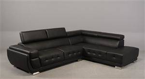Sofa med Chaiselong betrukket med sort læder på slidflader