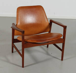 Karmstol, teak, ljus skinnklädsel, 1900-talets mitt.